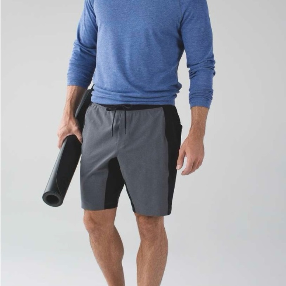 Men’s Lululemon Namaste At The Beach Short
Heathered Black - size Small